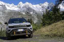 Novo Jeep® Avenger MY25 já está disponível para encomenda - Nas suas variantes 100% eléctricas, a gasolina, e-Hybrid 4x2 e 4xe