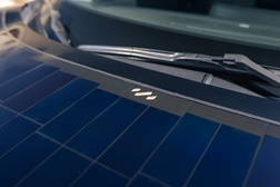 Nissan apresenta elétrico Ariya movido a energia solar - Com 3,8m2 de painéis fotovoltaicos de alta eficiência integrados no capot, tejadilho e porta da bagageira