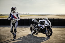 Coleção Ride & Style 2023 da BMW Motorrad - Segura, confortável e despreocupada.