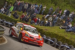 Edgar Reis no pódio da categoria na Rampa da Penha - Piloto do Renault Clio RS 2000 com boa prestação em Guimarães