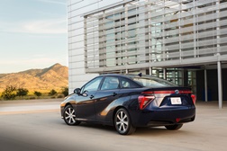 Toyota Mirai o sedan a célula de  combustível