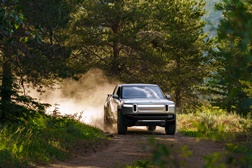 Rivian anuncia investimento de 350 milões de dólares da Cox Automotive - Depois da Amazon e Ford