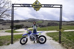 Valentino Rossi já está a vencer... fora das pistas!