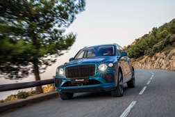 Bentley apresenta o exclusivo Bentayga EWB Azure Riviera Collection - Uma mistura única de artesanato, luxo e conforto vanguardista
