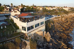 Liquid Lounge Bar - O novo bar do Estoril que entrega bebidas no mar via drone