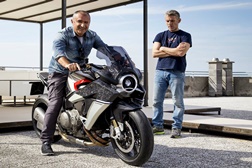 Aldo Drudi, o homem responsável pelo design dos capacetes de Valentino Rossi, acaba de apresentar a Burasca 1200, a sua primeira moto.