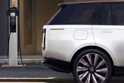 JLR disponibiliza acesso a mais de um milhão de postos de carregamento em toda a Europa - Através da nova parceria com a Digital Charging Solutions (DCS)