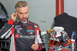 Tiago Monteiro encerra a época do FIA WTCR em Aragon com boas corridas - Ao volante de Honda Civic Type R TCR