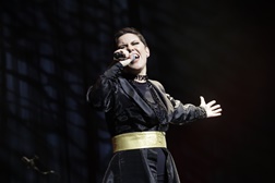 Ana Laíns edita disco que celebra 20 anos de carreira