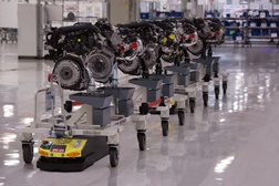 Os robots transportam 23.800 peças por dia percorrendo 436.000 km por ano