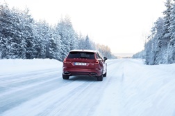 Chegou a nova e desportiva Volvo V60 R-Design - Preço de entrada de 50.780 euros