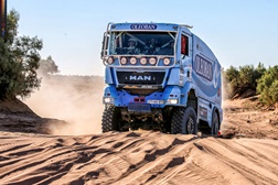 Libya Rally: Elisabete Jacinto parada no deserto