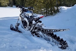 Aprilia Tuono V4 Factory pronta para a neve