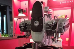 Motor Boxer da BMW Motorrad transformado em máquina de café