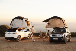 Jeep e Hertz lançam serviço de aluguer de tendas ... - ROOFTOP nos tejadilhos dos Compass e Renegade