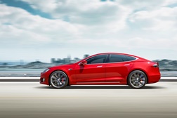 Primeiro veículo elétrico de série com autonomia acima de 600 km - Tesla Model S Long Range Plus 