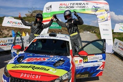 Vitória de Pedro Câmara / João Câmara por apenas 4,4 segundos na primeira prova dos Troféus Peugeot