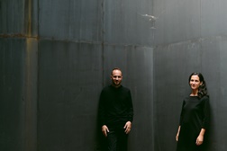 O piano de Joana Gama e a eletrónica de Luís Fernandes reencontram-se no CCVF com “There’s No Knowing”