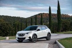 Novo Peugeot 2008 eleito “Auto Europa 2021” em Itália - E vão 5 para a Peugeot