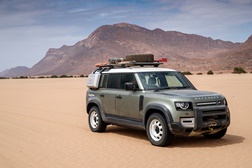 Novo Land Rover Defender regressa com pneus Goodyear - Ícone do todo-o-terreno está de volta