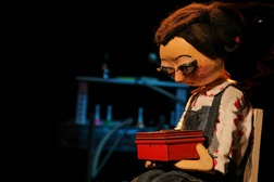 Valdevinos Teatro de Marionetas apresenta o espectáculo para a infância "Bartolina e os seus botões" em Almada