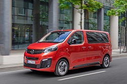 Opel Zafira-e Life no Salão de Caravanismo de Düsseldorf de 2022 - Férias sem emissões locais: monovolume elétrico com até 322 km de autonomia 