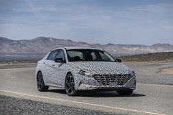 Hyundai revela antevisão do novo Elantra N Line - Desenho desportivo e melhor dinâmica de motorização e chassi