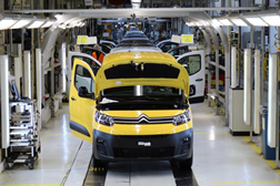 Fábrica da Stellantis em Mangualde alcança o melhor ano de produção da sua história - Unidade começará no próximo ano a produzir carros totalmente elétricos