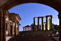 Évora