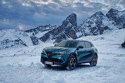 Abertura das encomendas do Alfa Romeo Junior Ibrida Q4 - Concebido para uma condução segura e de alta performance em todas as condições
