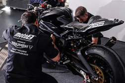 Triumph testa combustíveis sustentáveis