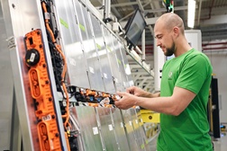 Škoda auto inicia a produção de sistemas de baterias MEB - Um investimento de 130 milhões de euros na República Checa