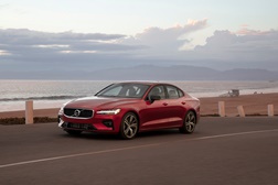 A Volvo limita a velocidade máxima dos seus carros a 180 km por hora - Para alertar sobre o perigo do excesso de velocidade
