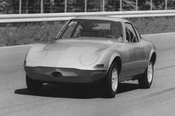 Opel celebra o 50º aniversário do recordista ‘Elektro GT’ - Dois motores elétricos, baterias de aviões a jato e pneus de alta pressão