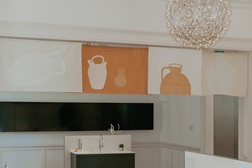 Últimas semanas para visitar a mostra de Teresa Nunes no Roca Lisboa Gallery - A exposição “Beauty in Everyday Rituals” está patente até dia 30 de agosto e pode ser visitada de forma gratuita