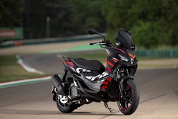 Nova Aprilia SR GT Réplica