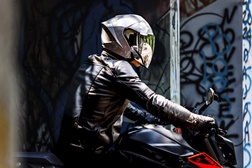 AIROH lança novo capacete H21 e redefine conceito de jet para uso urbano e turístico