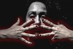 Anabela Tomás vem agora a público com o seu projeto a solo - Vocalista, letrista e atriz quer cantar as cores, mas sem matizes ou degradé