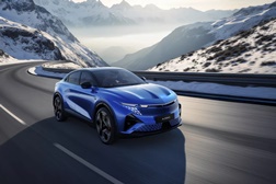 Novo ALPINE A390 - A personificação do espírito alpine na forma de fastback desportivo
