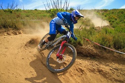 Baptiste Pierron e Camille Balanche campeões da Europa de DHI