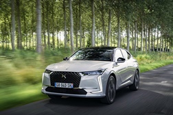 Novo DS 4 chegou à DS Store Lisboa  - Gama inclui motorização híbrida plug-in E-TENSE, motores a gasolina e Diesel.