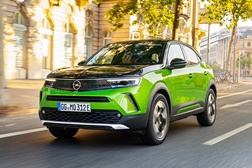 Opel tornar-se-á puramente elétrica em tempo record - Oferta da marca já inclui 12 versões eletrificadas