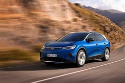 Pré-reservas do Volkswagen ID.4 já esgotaram em Portugal - Elétrico deve estar na estrada no início de 2021