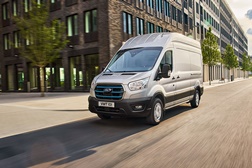 Ford Pro líder europeia de vendas de veículos comerciais - Ford Transit Custom liderou neste sucesso