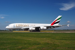 Emirates é a primeira companhia aérea a realizar testes rápidos de COVID-19 em passageiros 