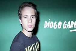 Diogo Garcia anuncia álbum de estreia "O que eu sou"