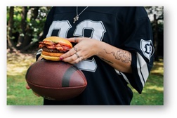 Há um novo protagonista da comfort food americana e já chegou ao TGB - Inspirada no icónico mac & cheese, a nova edição limitada Mac&Cheese Burger 