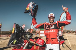 Sam Sunderland tenta bater recorde mundial de volta ao mundo em moto