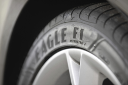 Goodyear explica os desafios que enfrenta ao desenvolver pneus de desempenho ultra elevado