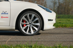 Brembo e Michelin juntam forças para melhorar a segurança e o conforto de condução - Prometedores testes iniciais mostram uma redução significativa das distâncias de travagem de até 4 metros